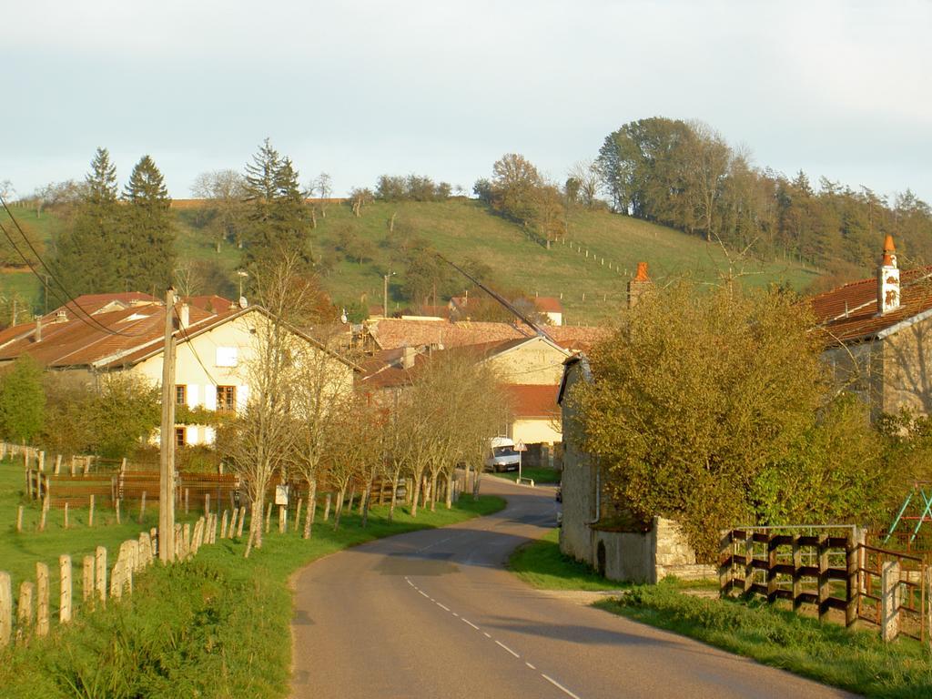 La Maison De Marie-Claire Doncourt-sur-Meuse Exteriör bild